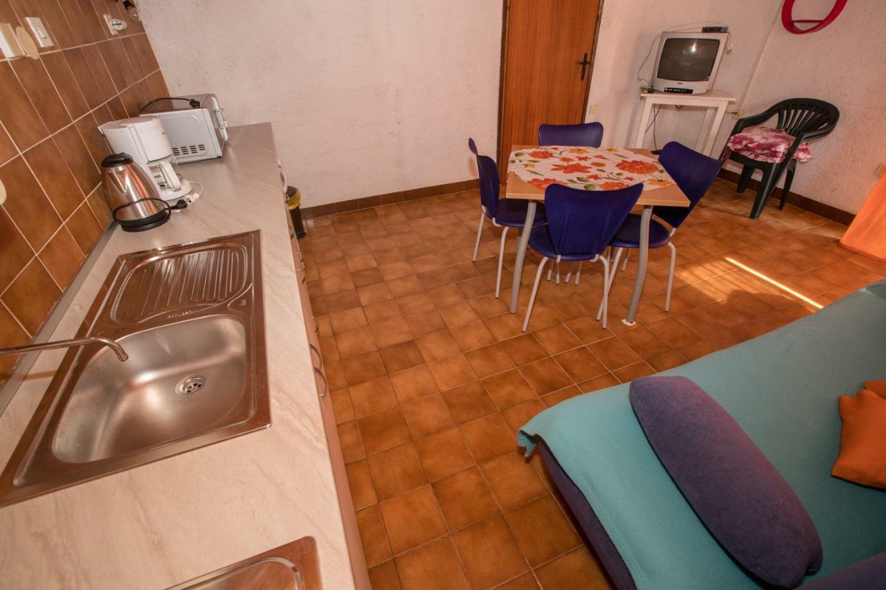 Apartments Renata Kampor Bagian luar foto