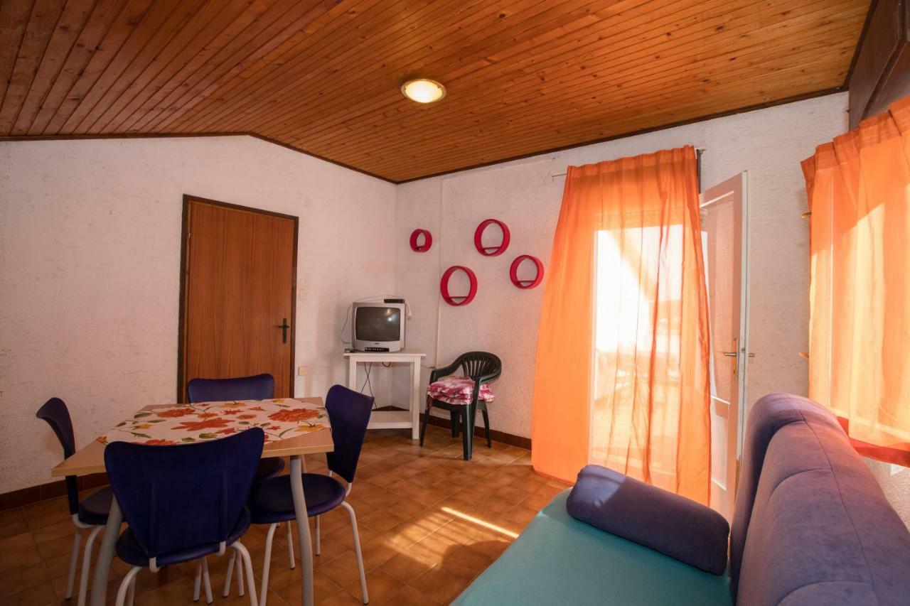 Apartments Renata Kampor Bagian luar foto